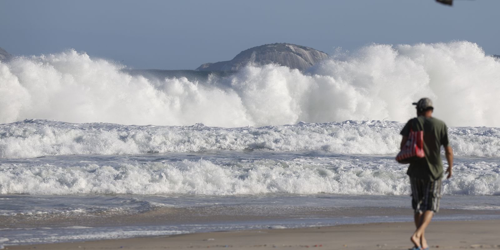 Especialistas alertam para riscos ambientais de intervenções em praias