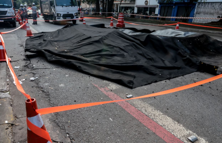 Explosão abre grande buraco na Rua da Consolação em São Paulo