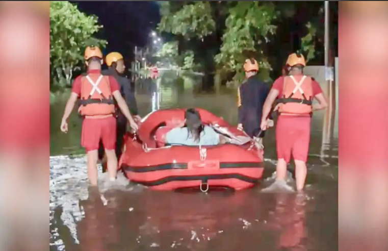 Chuva provoca desalojamentos e inundações em Peruíbe, litoral de SP
