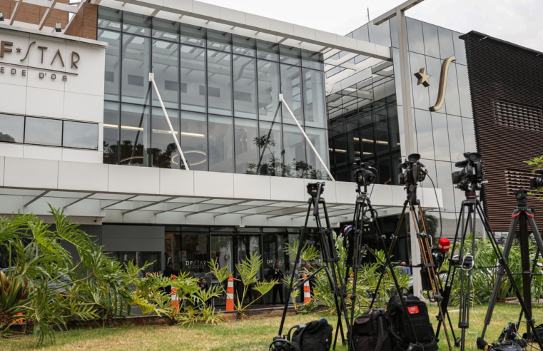 Entidades pedem proteção a jornalistas que cobrem doença de Bolsonaro