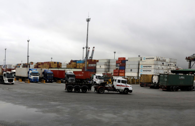 Tarifaço americano teve efeito “pontual” na economia, diz IBGE